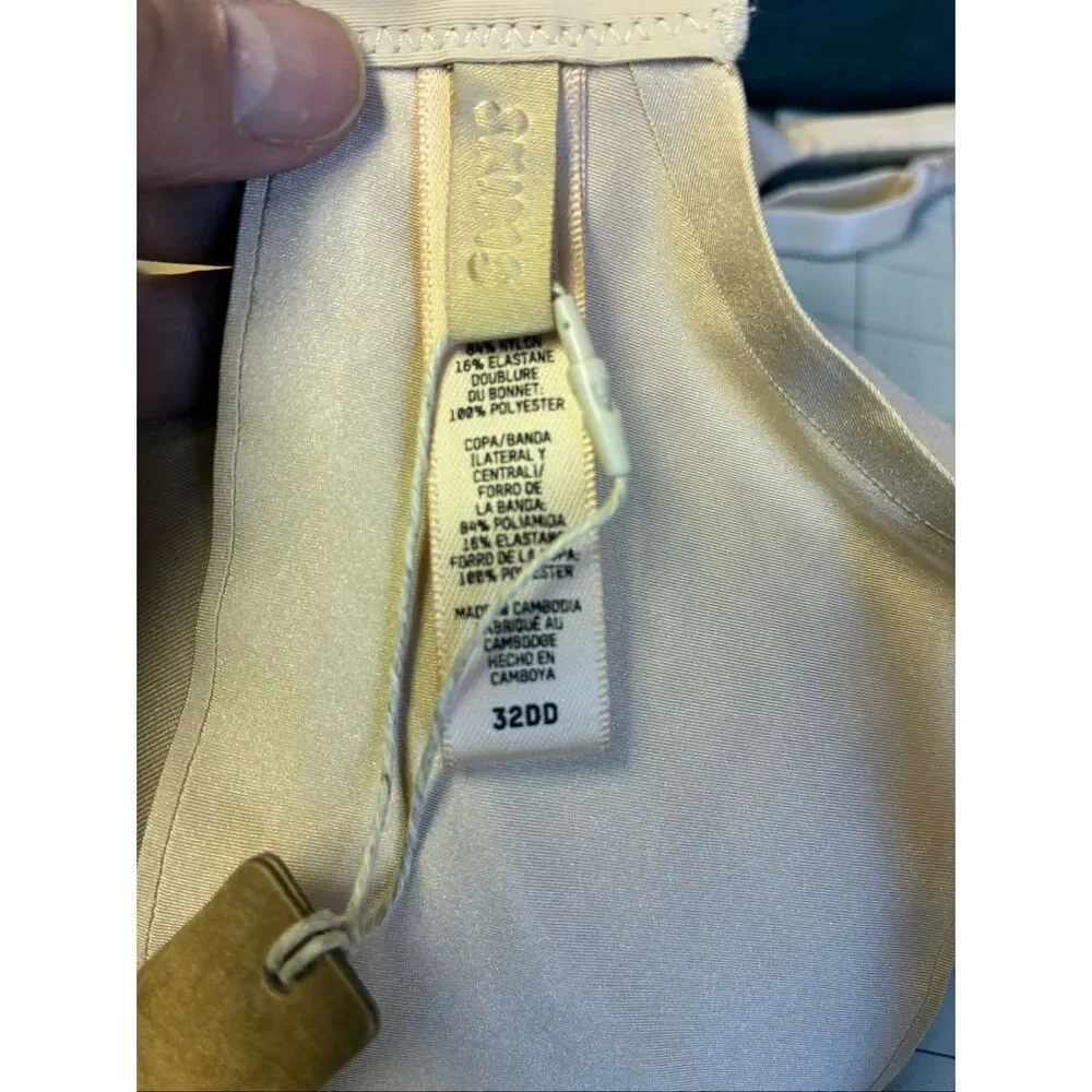 SKIMS NWT Push Up Plunge Bra in Sand Size 32DD - Picture 7 of 8